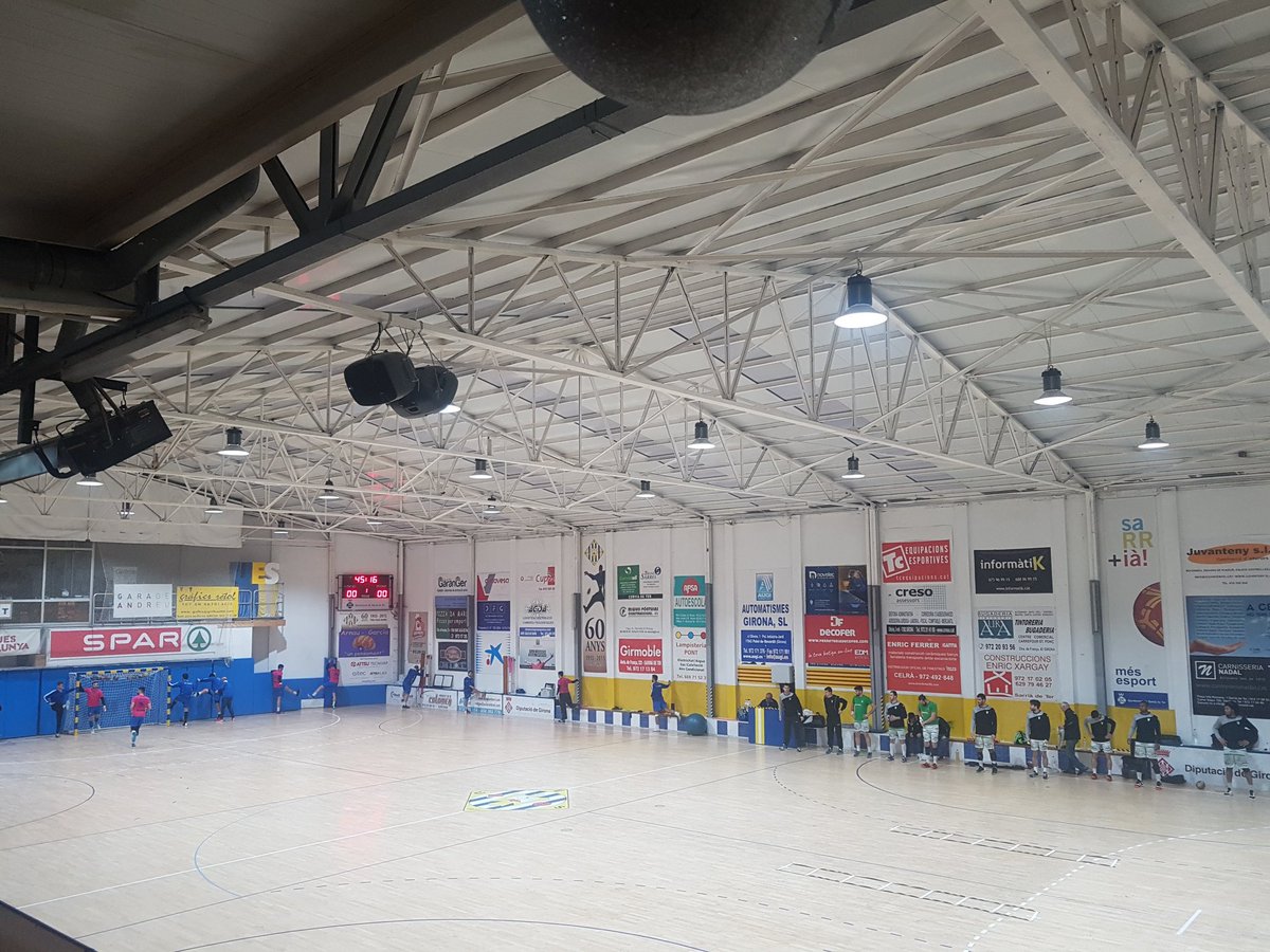 Radio_Sarria's tweet photo. Avui toca #partitdeCopa al Pavellรณ de la @UESarria77 ๐a les 20:30 โ els homes del #SarriadePlata s'enfronten contra l'#AnaitasunaBM โ l'equip del #Sarriaenjoc estร apunt! ๐ Sarriร i Esport! ๐๐๐ฆ ๐ 87.6FM i https://t.co/3eqDPZI9Qw https://t.co/W3zTEDRcPr