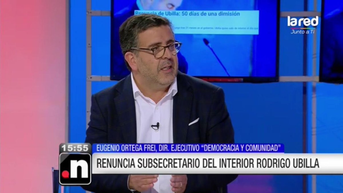 cdc_cl's tweet photo. En este momento, nuestro director @KenoOrtega, participa en el noticiero @Puntonoticias_ 📺 comentando y analizando la contingencia, las renuncias de los últimos días por parte de autoridades de gobierno y el acuerdo de paridad en el congreso #SomosCDC https://t.co/HOfpFs8Db8