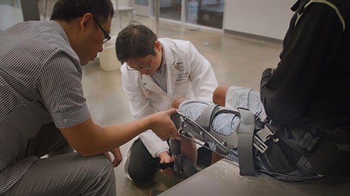 NexusAutomation's tweet image. Wearable robotics could keep seniors on their feet longer. #robotics #medicine #rehabilitation zurl.co/KOj8