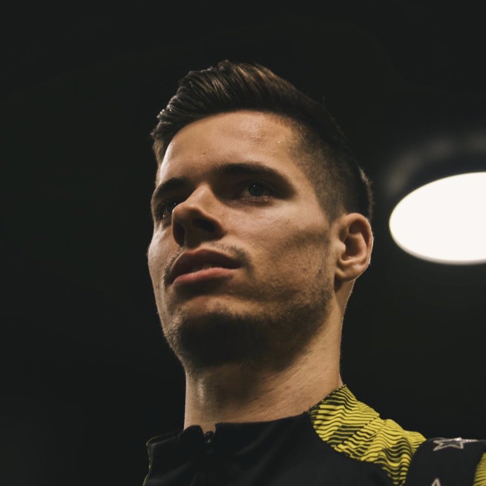 BVB's tweet photo. Bereit für einen großen Abend! 🙏

#BVBLeipzig https://t.co/tO8lXKfOya