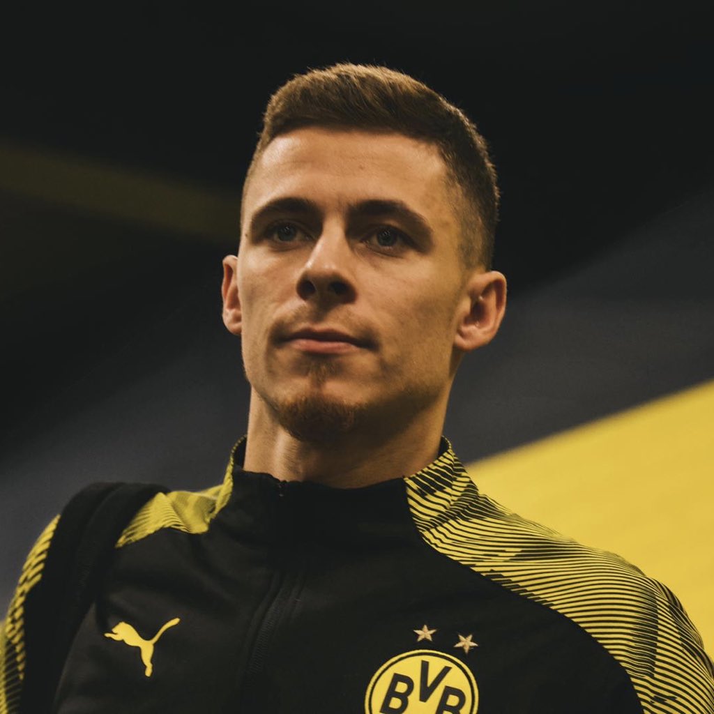 BVB's tweet photo. Bereit für einen großen Abend! 🙏

#BVBLeipzig https://t.co/tO8lXKfOya