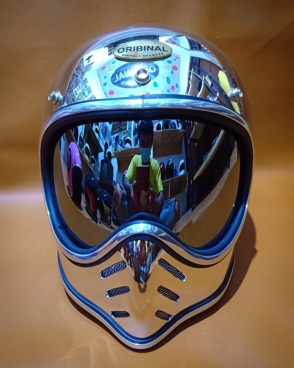 ab3nkz09's tweet photo. Old but still good with Moto3 Fullchrome Special Edition.
Shipping worldwide
#Paypal #payment
#harley #hdnation #vintage #old #custombike #oldandvintage #motorcycles #motorcycle #customhelmet #helmet #badland #menstyle #caferacer #royalenfield #bobber #chopper #customculture https://t.co/i4DBnpXODR