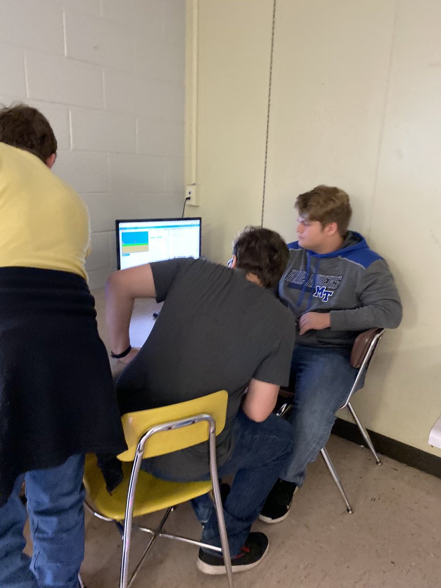 hollyberrybaby's tweet image. Hour of Code today in Mobile App  Development class #HourofCode  #wonderrobots #dash #girlscancode