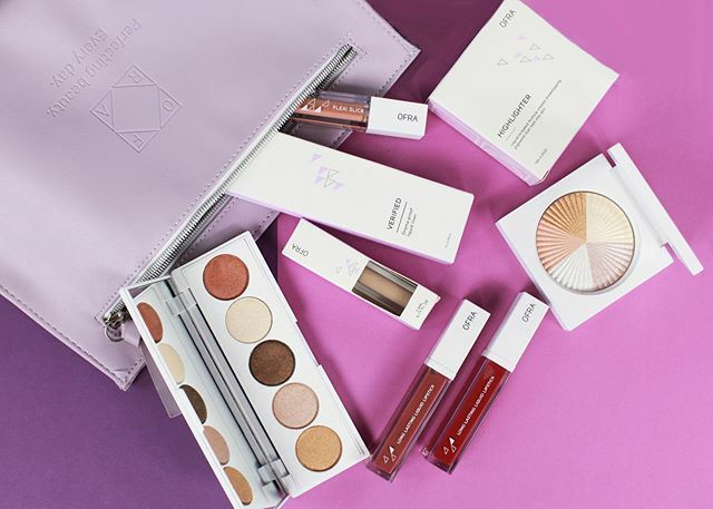 OFRACosmetics's tweet photo. 🎵 These are a few of my favorite things 🎵⁠⠀
-⁠⠀
Tag a BFF to drop a hint 🤣 Beauties, shop our final deal for #12DaysofGlow with 40% off sitewide with code GLOWDAYS https://t.co/xfCfbQdknl https://t.co/GmfGszDIy8