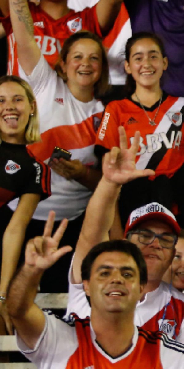 MatiBernalVF's tweet photo. Gracias @pmonumental por inmortalizar los momentos vividos en especial nuestro primer aniversario del 9-12 https://t.co/IxDLPKre36