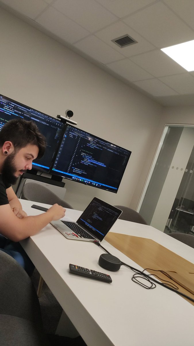 Ya tenemos nuestros primeros slots e intents, y estamos hablando con Alexa ☺️☺️ #pucelajs