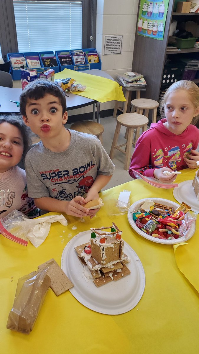 InquiryEdu's tweet photo. Creativity, planning, perseverance, and fun! #talawandaempowers #gingerbreadSTEM #STEM #gingerbreadSTEM2019 #lastweekbeforebreak #savemefromthesugar #longhashtags https://t.co/i3VVkWIm2r