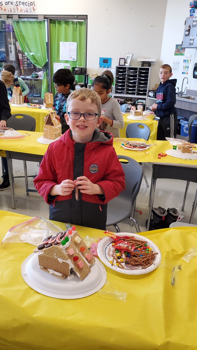 InquiryEdu's tweet photo. Creativity, planning, perseverance, and fun! #talawandaempowers #gingerbreadSTEM #STEM #gingerbreadSTEM2019 #lastweekbeforebreak #savemefromthesugar #longhashtags https://t.co/i3VVkWIm2r