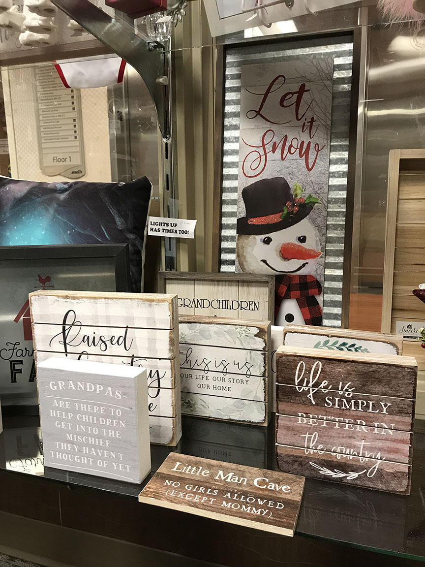 MDH_Hospital's tweet photo. Holiday shopping days are numbered! The Gift Gallery at MDH is hosting a 3-day sale just in time for your last-minute gift needs! Shop Wednesday, December 18-Friday, December 20 for 20% select items. Pro tip: Peaseβs snacks make great stocking stuffers! ποΈπ #keepitinmacomb https://t.co/INrk4DwGjg