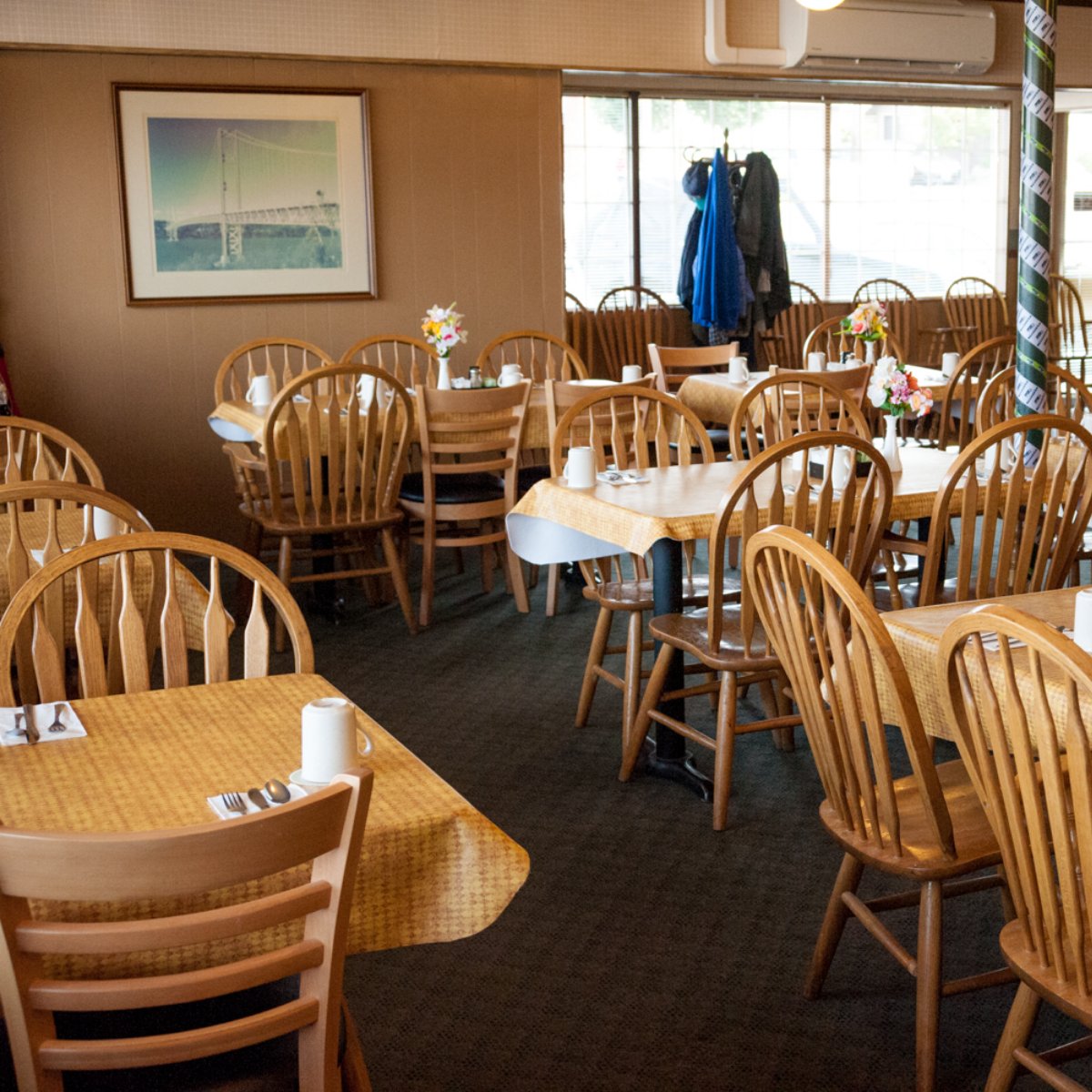 Pine Cone Cafe tweet media