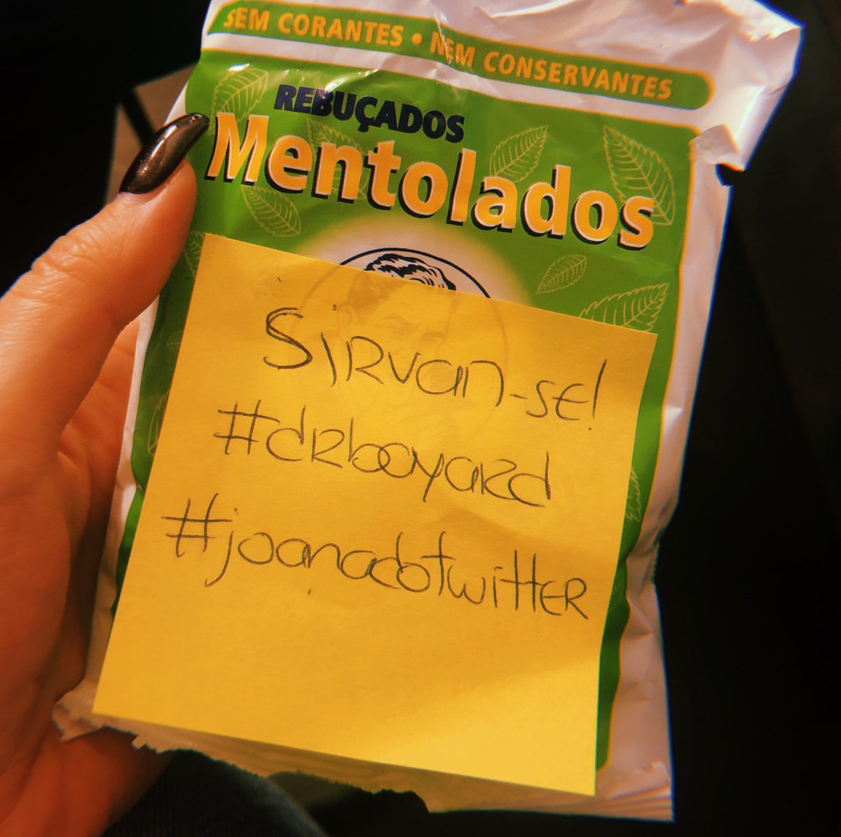 suffernandes's tweet photo. A @JoanaRSSousa veio tratar-nos da tosse! #drbayard #joanadotwitter #flagpt https://t.co/2H9qNe2dKy