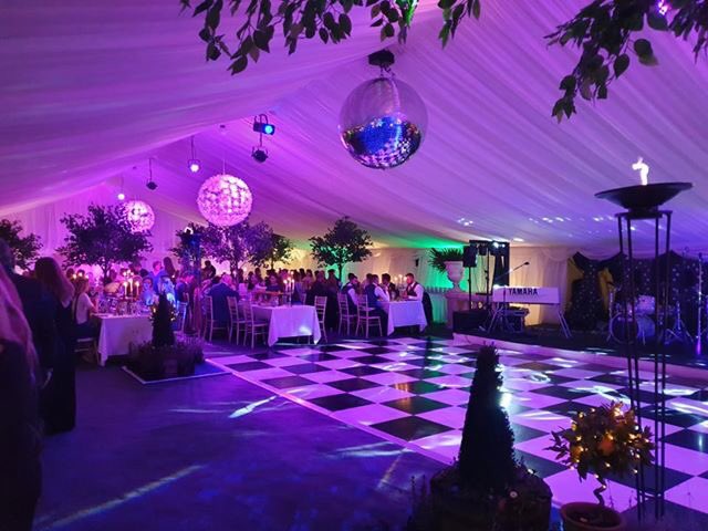 weatherfieldmar's tweet photo. It's that time of the year again for one of our regular's annual Christmas party!🎄🎅 

Always a pleasure to work with Anglia Elite Banqueting Hire, Intents Effects &amp; The Banqueting Hire Service.

#MarqueeHire #Marquee #ClearspanMarquee #ChristmasParty #MammaMia #Abba https://t.co/SmcdwroAQI