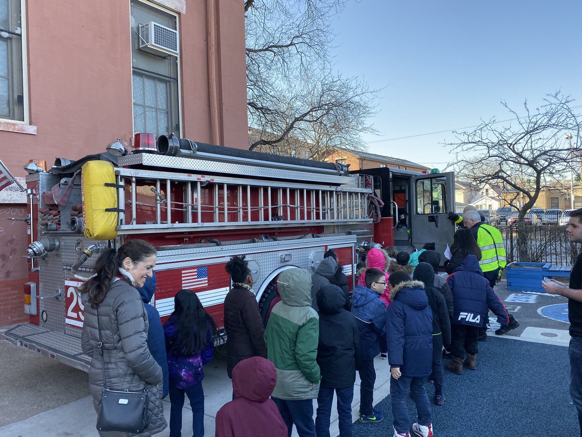 McClellanEleme1's tweet photo. Thank you @FirstAlert and @chicagobulls for teaching McClellan students about fire safety all day!! @ChiPubSchools @CPSNetwork6 https://t.co/alpUdYCEPr