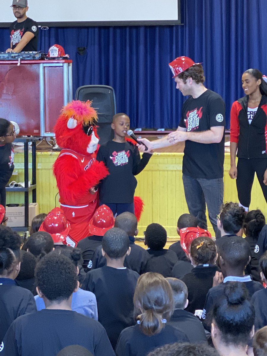 McClellanEleme1's tweet photo. Thank you @FirstAlert and @chicagobulls for teaching McClellan students about fire safety all day!! @ChiPubSchools @CPSNetwork6 https://t.co/alpUdYCEPr