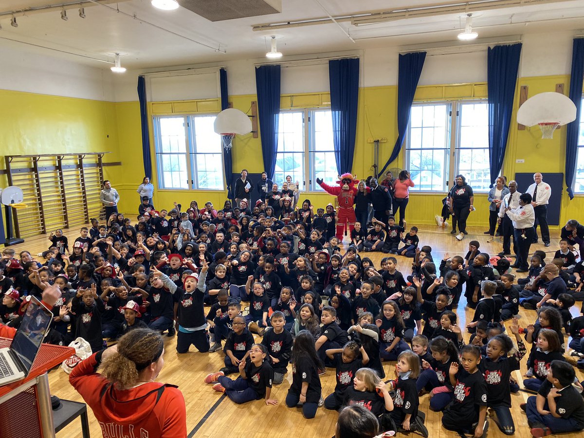 McClellanEleme1's tweet photo. Thank you @FirstAlert and @chicagobulls for teaching McClellan students about fire safety all day!! @ChiPubSchools @CPSNetwork6 https://t.co/alpUdYCEPr