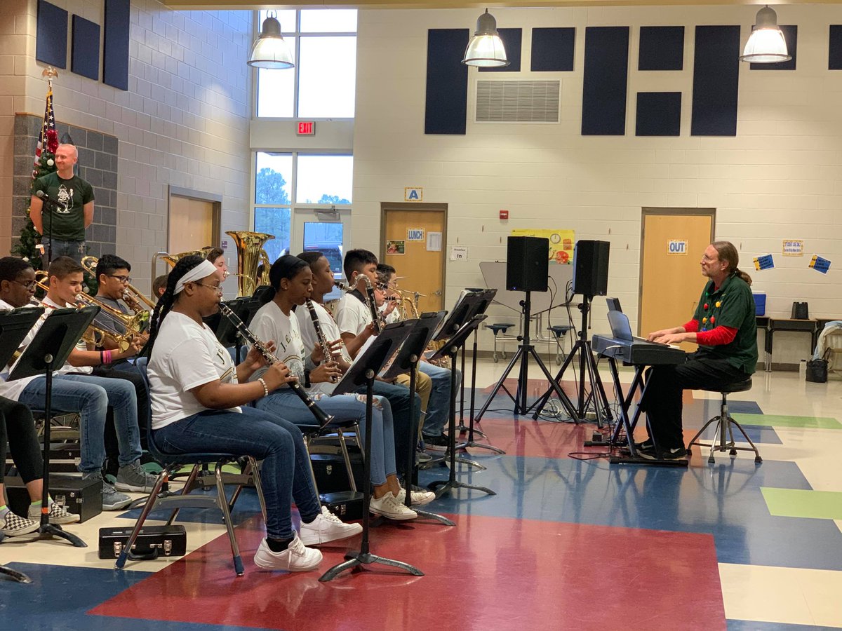 DockanMusic's tweet photo. So proud of JEJ Moore's Music program going to North Elementary to show some holiday cheer and share the great opportunities JEJ Moore has to offer! @BobbyK1215 https://t.co/jmZxYQrSN7