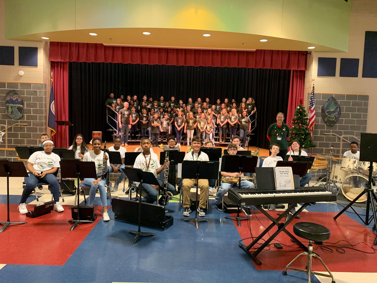 DockanMusic's tweet photo. So proud of JEJ Moore's Music program going to North Elementary to show some holiday cheer and share the great opportunities JEJ Moore has to offer! @BobbyK1215 https://t.co/jmZxYQrSN7