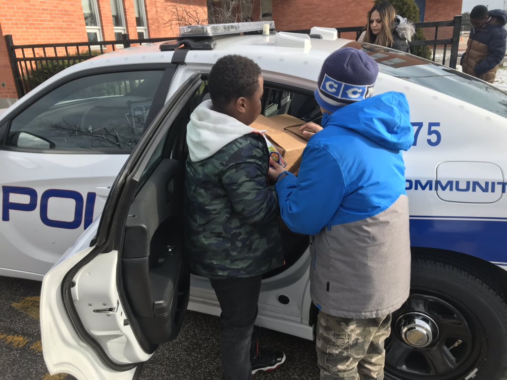 BGKindies's tweet photo. Together with Mrs. Kaur, Mrs. Varley and @RajKang9 classes, we crammed four police cruisers full of food for the @SevaFoodBank in Malton. Thank you @PeelPolice for helping us today! @harjitaujla1 @BrandonGatePS @PeelSchools @PDSB_Director https://t.co/Kwo8v8j8GS