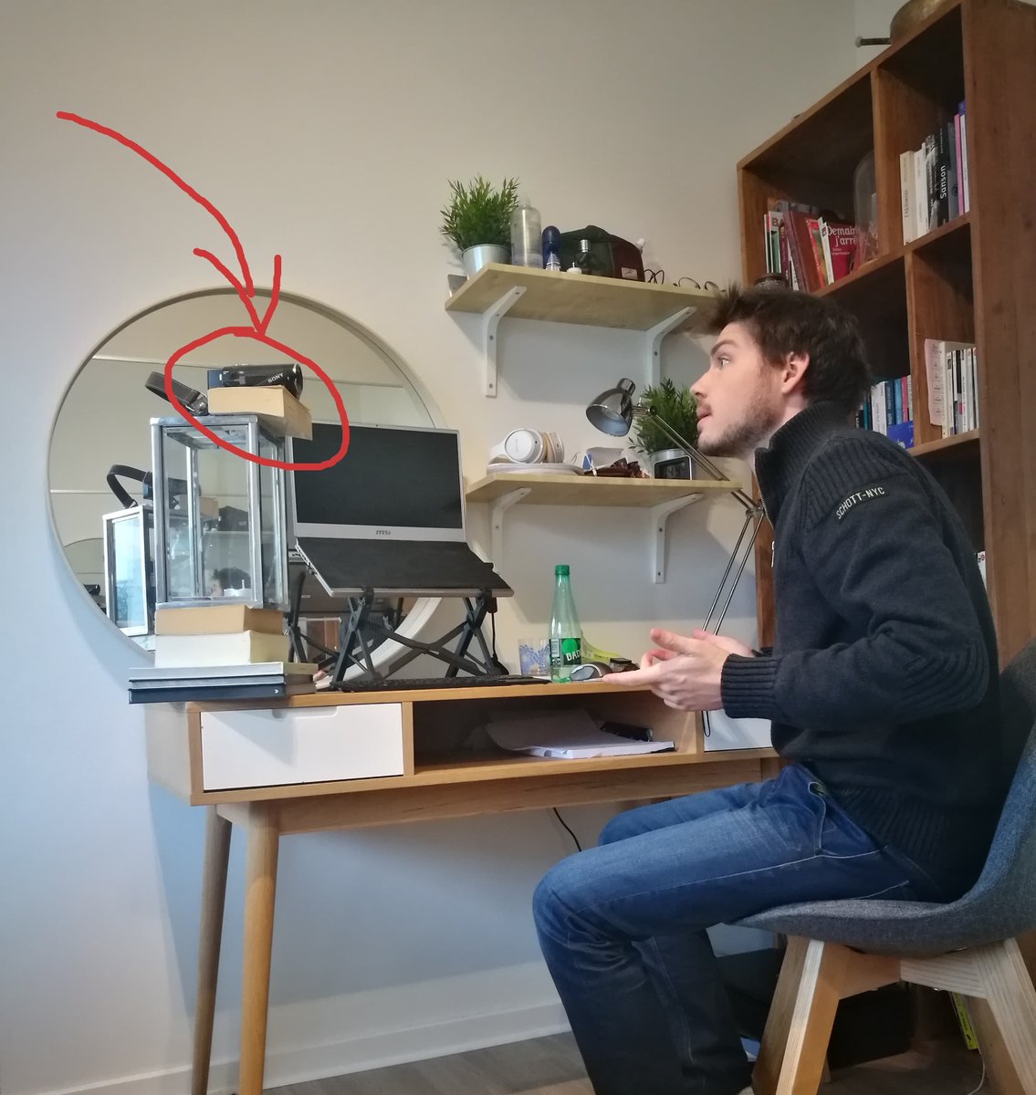 GUIZ_koja's tweet photo. L'envers du décors. 
On fait ce qu'on peut avec ce qu'on a hein...

La vidéo est toujours dispo ici: https://t.co/fsF0EJXP6y https://t.co/b9Ap7xgQsL