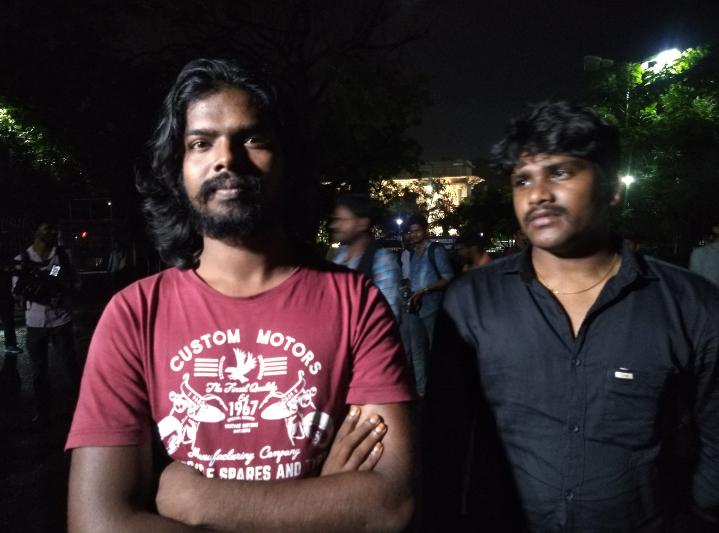 Mr__Fury's tweet photo. காவல்துறையால் கைது செய்யப்பட்ட சென்னை பல்கலைக்கழக மாணவர்கள் இருவரும் விடுவிக்கப்பட்டனர்.
கல்லூரி வளாகத்தில் போராட்டத்தை நடத்தி வரும் மாணவர்களுடன் அடுத்த கட்ட நடவடிக்கை குறித்து ஆலோசனை.
#CAAProtest #MUProtest #MadrasUniversity #JamiaProtests #CAA_NRC https://t.co/vfYKbwTt3c