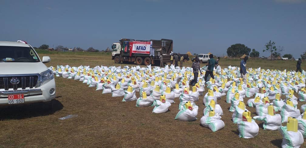 globalexplorer8's tweet photo. Humanitarian #Aid for one thousand #flood effected families in the village #Kuda in #SouthSudan. #TurkishEmbassyJuba #AFAD #TIKA #UNMISS @_AfricanUnion @AfDB @AfCfta #UNMISS #UNHCR #AA  #PeopleNeedsHelp #WeAreReadyToHelp https://t.co/D280mTdUjb
