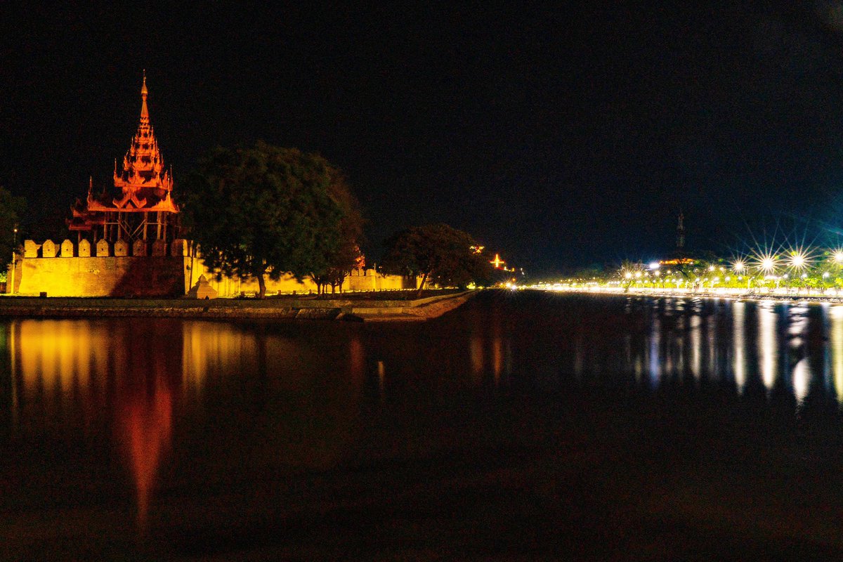 PhotoBohn's tweet photo. Mandalay Palace at night. #mandalay #myanmar #archives #travelphotography | https://t.co/Tmd6Ie1R3M https://t.co/EdfdzH8NHb