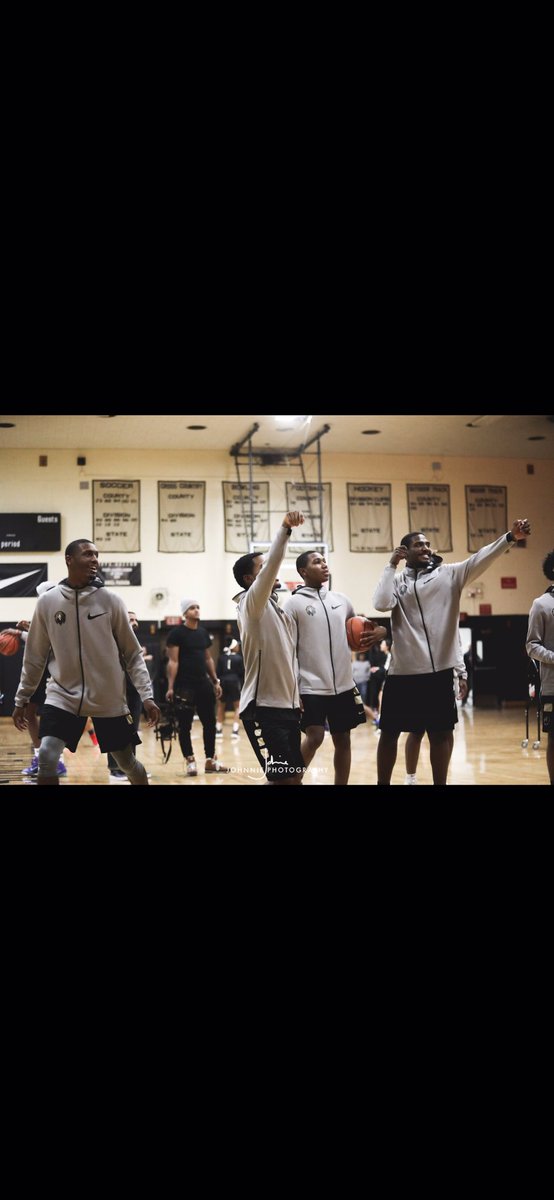ColesTodd's tweet photo. Todd Coles putting on an amazing shooting display during the Hawks 3pt shootout. https://t.co/pLuVVQbCri