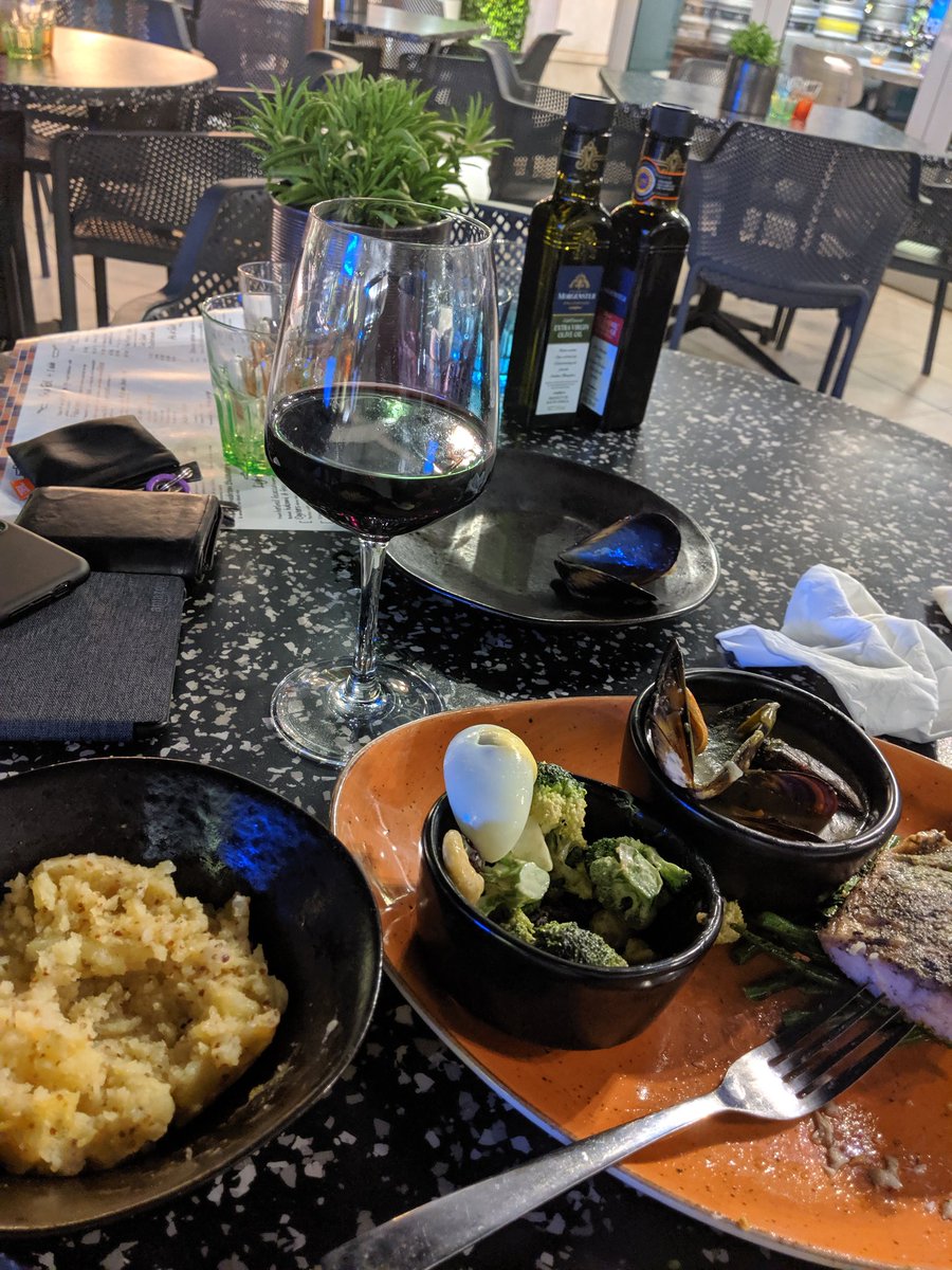 TwMwAwards's tweet photo. Small small oysters and wine after a long day of nominee counting 💃🏾 https://t.co/uBf7d79Ufj