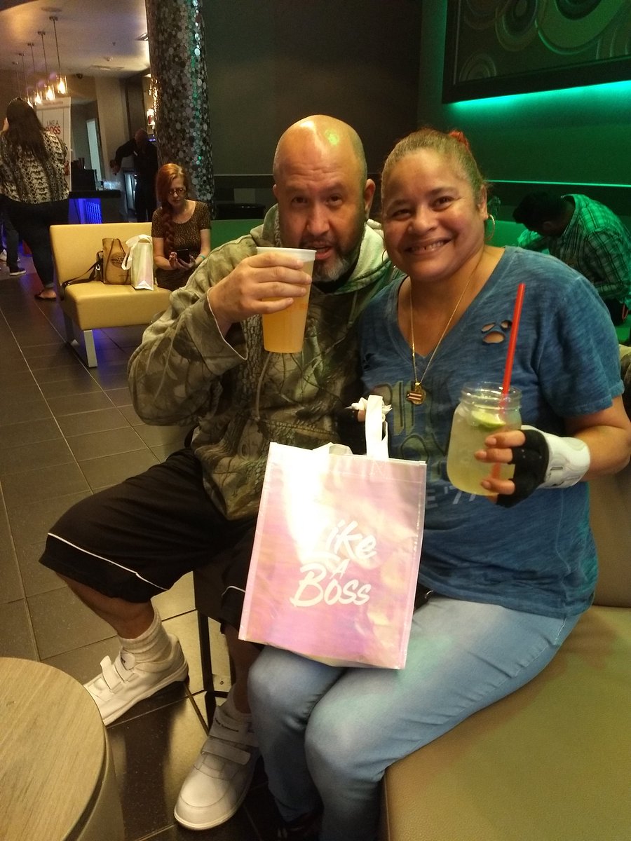 nailsbyflaca's tweet photo. #likeaboss #likeabossmia @likeabossmov #freescreening #freedrinks #gofobo #gofobopasses #gofoboscreening https://t.co/auJIfsCcoc