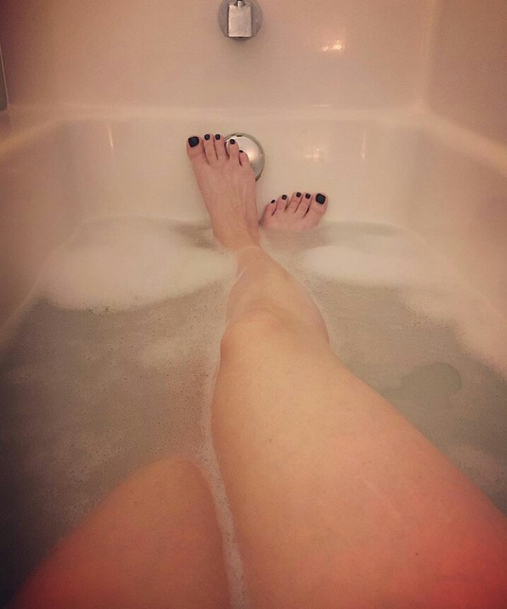 Cik_Yung's tweet photo. Shower time. Akun lama @Miranda_Kwok #besokketemujodohya #bepe20 #bp20 #MyTwitterAnniversary #shower #showerspy #mandi #Selingkuh #BINOR #binorstw #Retwet #dmme #seger #fresh #CantikLuarDalam #harum #OpenBO #tantesange #LoveStory #FotoHot #follobackforfolloback #ambyar #Indonesia https://t.co/USn0MNBJHd