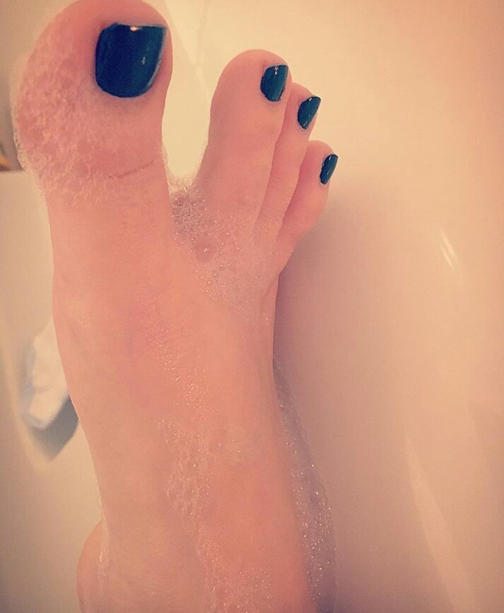 Cik_Yung's tweet photo. Shower time. Akun lama @Miranda_Kwok #besokketemujodohya #bepe20 #bp20 #MyTwitterAnniversary #shower #showerspy #mandi #Selingkuh #BINOR #binorstw #Retwet #dmme #seger #fresh #CantikLuarDalam #harum #OpenBO #tantesange #LoveStory #FotoHot #follobackforfolloback #ambyar #Indonesia https://t.co/USn0MNBJHd