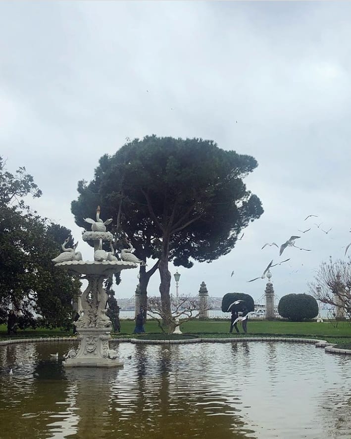 #gezen #kadın #dolmabahçe #palace