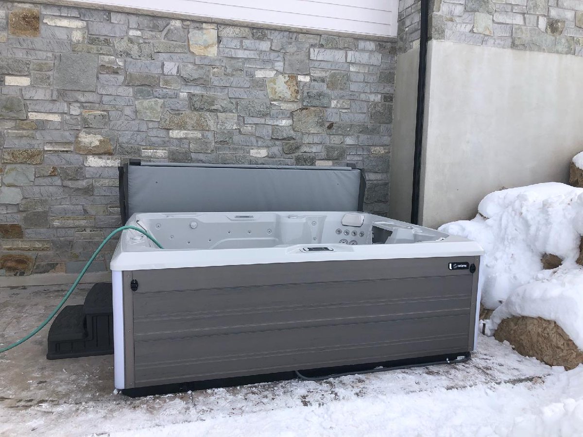 SpringUtah's tweet image. Sending a warm welcome to the Hot Spring Spas family for Chad C. of Mountain Green.

@HotSpringSpas  #Prism #WinterReady #SeatsSeven #RotaryPrecisionJets #FreshWater