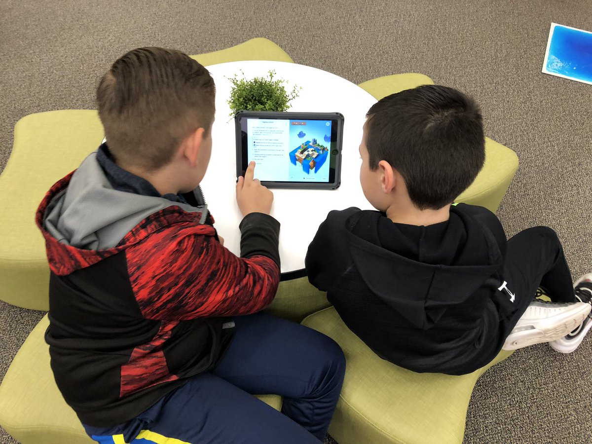 LibMustangs's tweet image. G3 at #storyofmason digs into a coding adventure using @SwiftPlayground. @LeanderISD_Lib #1LISD #LISDcodes #trytryagain