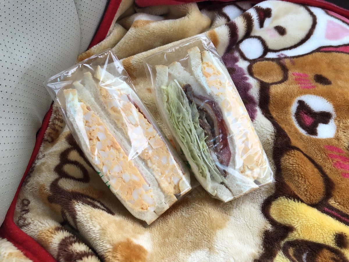 usanu65's tweet photo. 昨年まで娘を高校へ送迎した帰りに時々寄っていたサンドイッチ屋さんに久しぶりに行ってみた。
娘が進学して寄る機会がなかったんだよね。
手作りで少量しか置かない為、午前中でほぼ無くなりますが具沢山でとっても美味しい!
富山市西町
#EandM https://t.co/l9vFRfnPZE