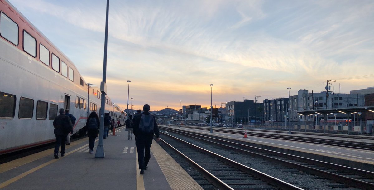 hellla_aloha's tweet image. Daily.