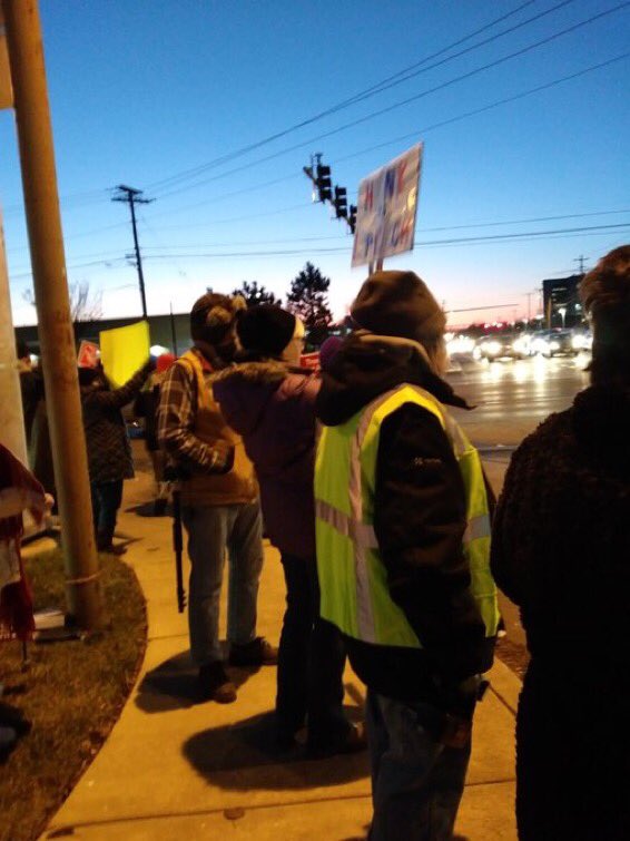 RoslinResists's tweet image. It was chilly but cheerful in Toledo on #ImpeachmentEve . Lots of “honks for impeachment” to warm our hearts and show that our fellow Ohioans support the Constitution and Rule of Law.
#NoOneIsAboveTheLaw #DemCastOH #DemCast
