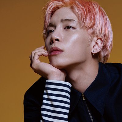 phillips_jaden's tweet photo. Missing you even more this year.. 💔 #jonghyunmemorial #Jonghyunforever #AlwaysBeWithUs #WeLoveYouJonghyun #AlwaysBeWithYou https://t.co/8gVRz9ZZ5Q