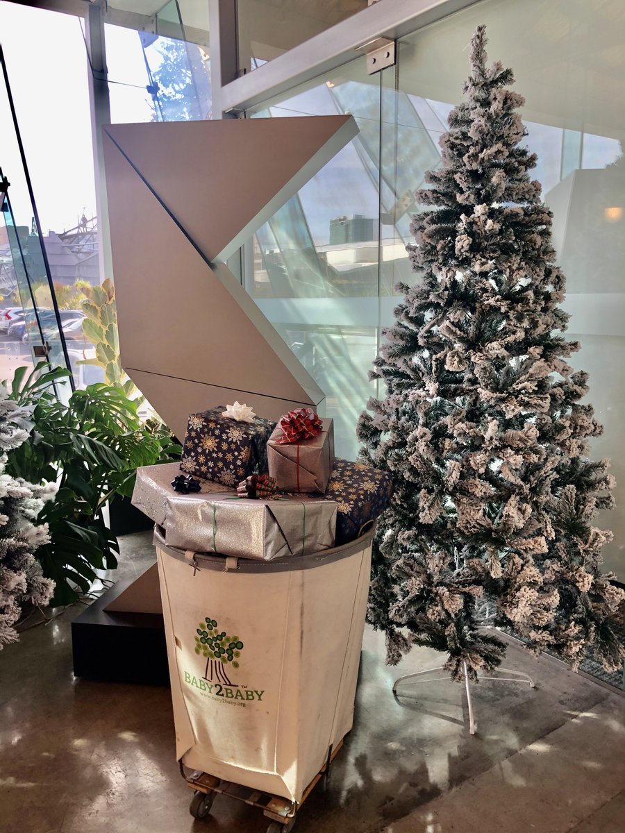 scopely's tweet photo. This year, Scopeleans in our Los Angeles office are spreading comfort and joy by proudly partnering with
@baby2baby ๐ผ to donate necessities and gifts ๐ to families in need. How are you giving back this season? ๐โ๏ธ #LifeatScopely https://t.co/L5L6UqWTEl