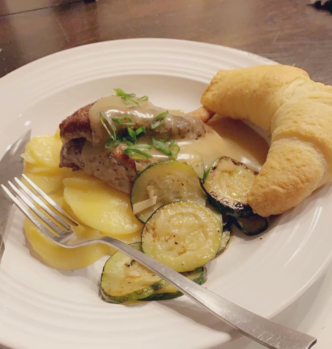 hjwallender's tweet photo. @GordonRamsay when the hubs cooks me dinner 🥰 #porkribeye https://t.co/AliGZbuwAX
