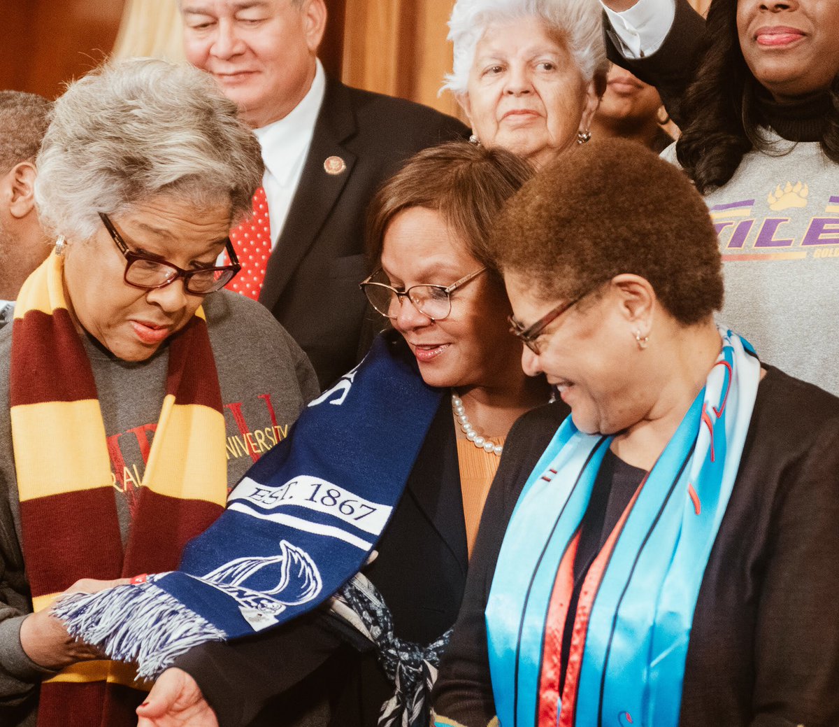 RepValDemings's tweet image. Our future generations carry the hopes and dreams of all of us. Today we passed the bipartisan #FUTUREAct to provide PERMANENT federal funding for America’s #HBCUs and #MSIs and ensure that our nation’s students of color will always have pathways to success. #ForThePeople