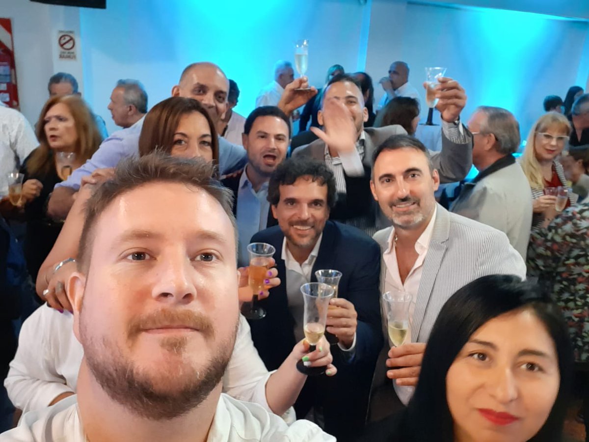 Gaston_Sevan's tweet photo. Brindis de fin de año en la Cámara de Vicente Lopez. Suc. Martinez Osdepym estuvimos presentes! Gracias por la invitacion https://t.co/PHuRajQWa3