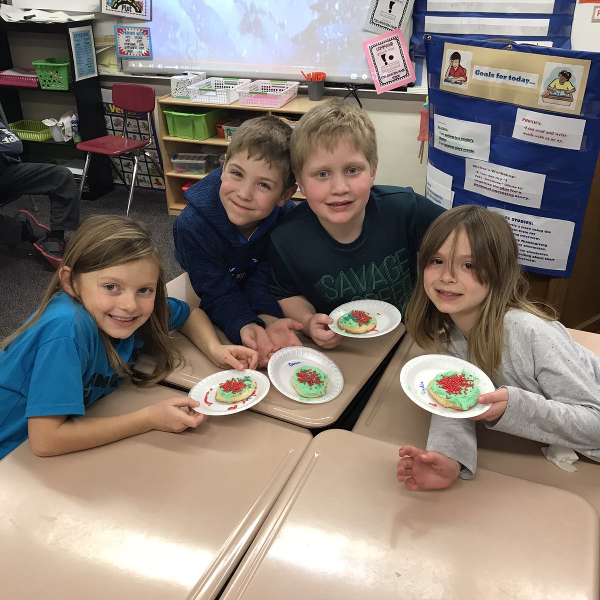 FergusonGrade2's tweet photo. The class brought in 214 items for the food drive! Today we frosted and sprinkled sugar cookies to celebrate that accomplishment!!! #burropride #generosityrewarded https://t.co/WZQetBeF0X