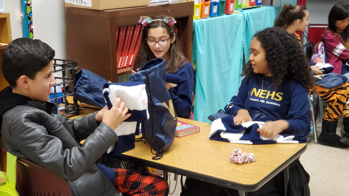 zsalasHCISD's tweet photo. Happy Holidays from @THE_HCISD NEHS with well deserved NEHS scarves and bags. Super excited to be donating #ToysForTots serving the community ⭐ https://t.co/kMXaTEaT4Q