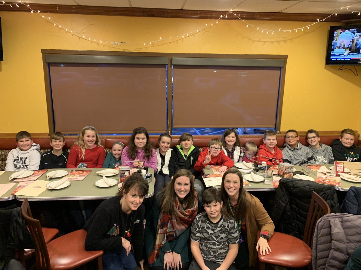 giddyupfourthg1's tweet photo. Loved reuniting with our 2018-2019 giddy up crew members tonight! #salemsuperstars #lmbettertogether https://t.co/XVkXTf5i5Q