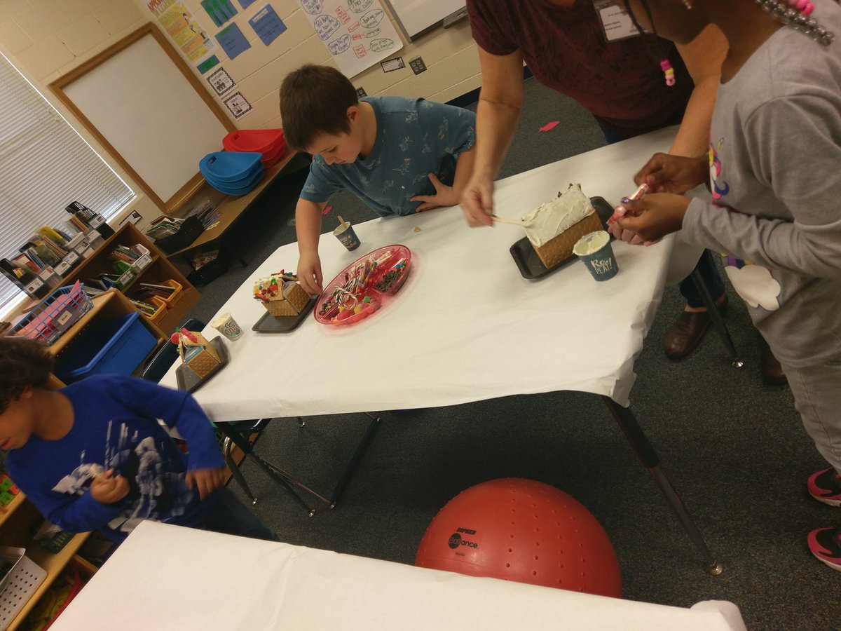 LauraAbernethy2's tweet photo. We enjoyed making 3D gungerbread houses today! Seeing the patterns and creativity these kids have makes my heart smile!  #irvinignites #CantHideIrvinPride @wmirvinelem https://t.co/2UaQCeSRbc