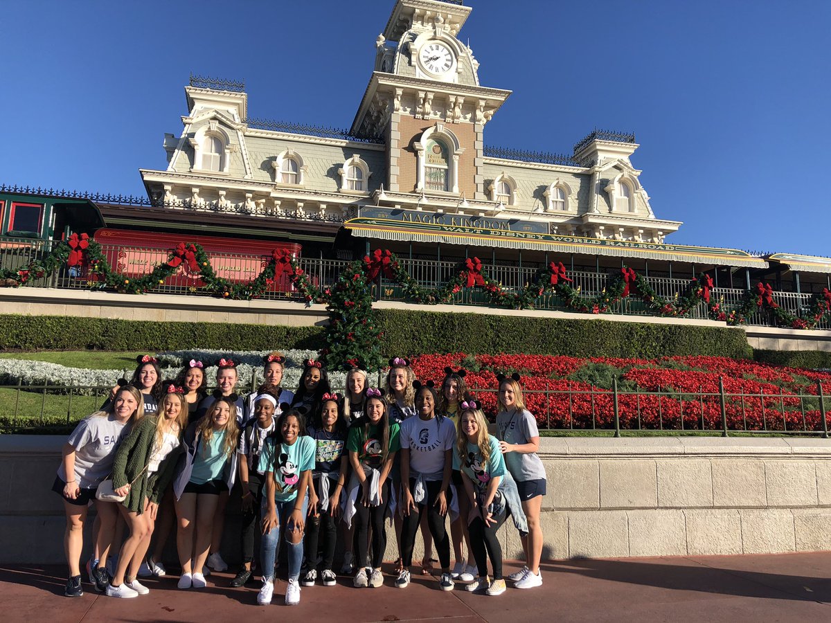 randallwbball's tweet photo. Disney 2019💛🎆 https://t.co/zvkVWx94yV