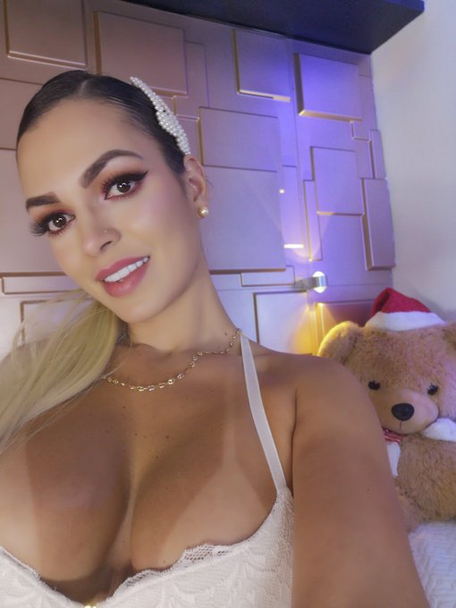Tedy no me abandona y espero que tu tampoco estar&eacute; en l&iacute;nea en 10 minutos @ImLiveCom  @bigsctchguy262