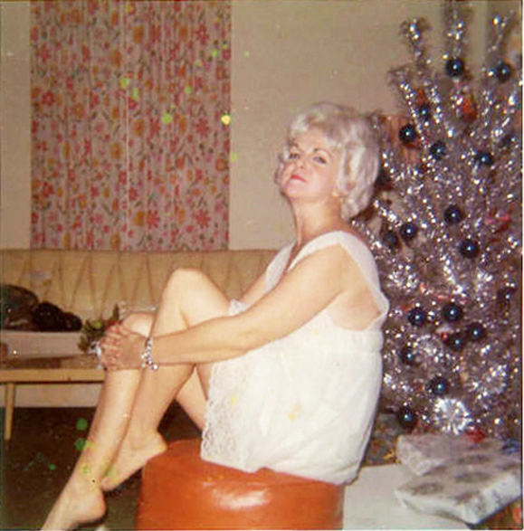 ForgottenBflo's tweet photo. Forgotten Buffalo Last Minute Gift ideas https://t.co/BlDJZXwrYu https://t.co/gyG6A2AQNI