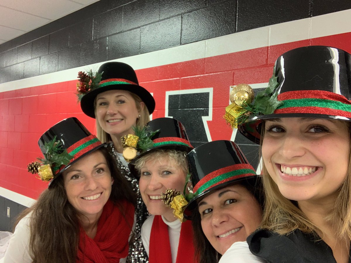 IAClayton01's tweet photo. Love this amazing team I get to work with! Team snowmen selfie in front of our WHE sign! #WHElfieSelfie @HumbleISD_WHE @cindybarker79 @AngelaStaggs @kimberl29098818 @MrsEMonk @MrsVRea https://t.co/WEBfaZE0ra